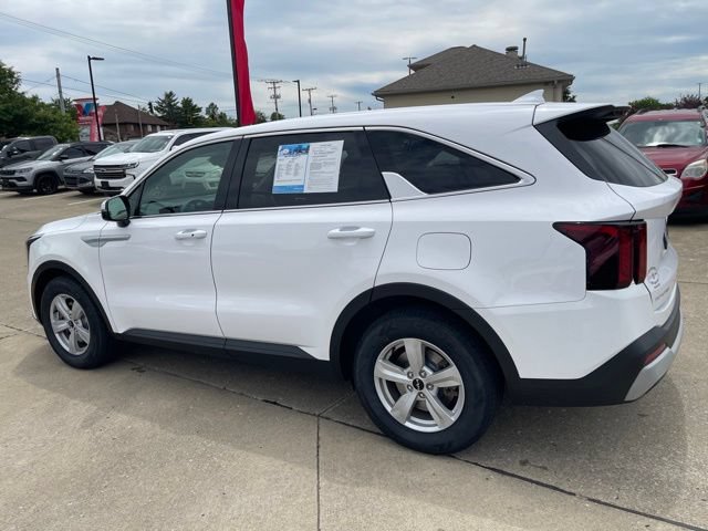 Used 2024 Kia Sorento LX FWD image 4