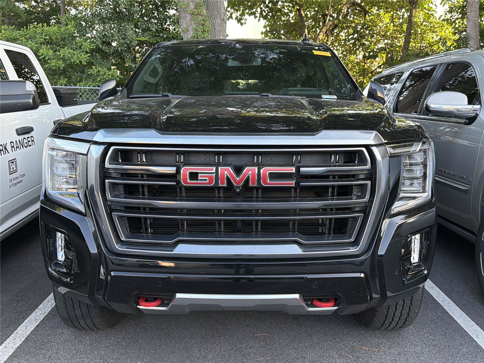 Used 2024 GMC Yukon XL AT4 w/ Technology Package AWD/4WD image 2