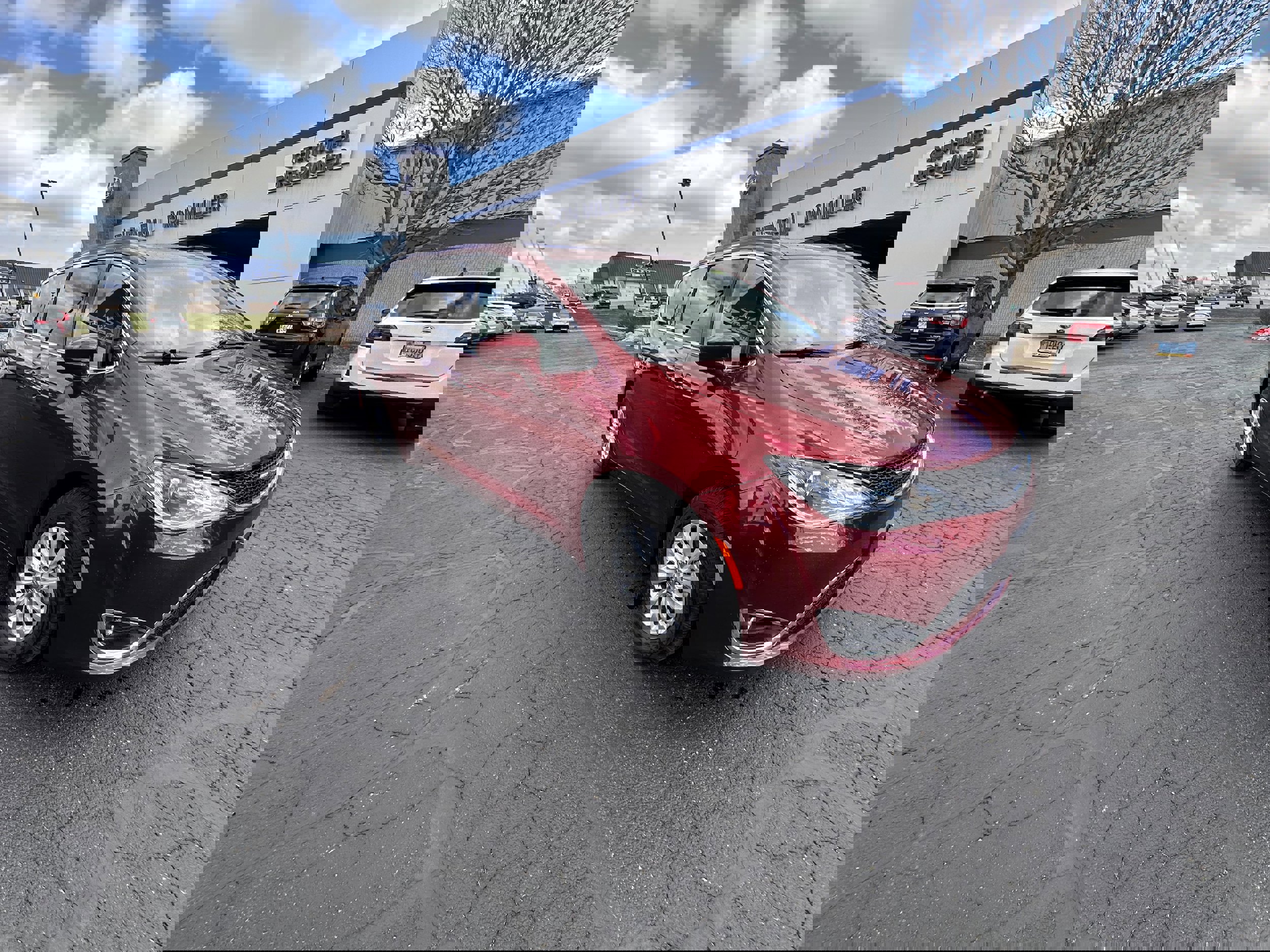 Used 2019 Chrysler Pacifica Touring Plus w/ Cold Weather Group image 1