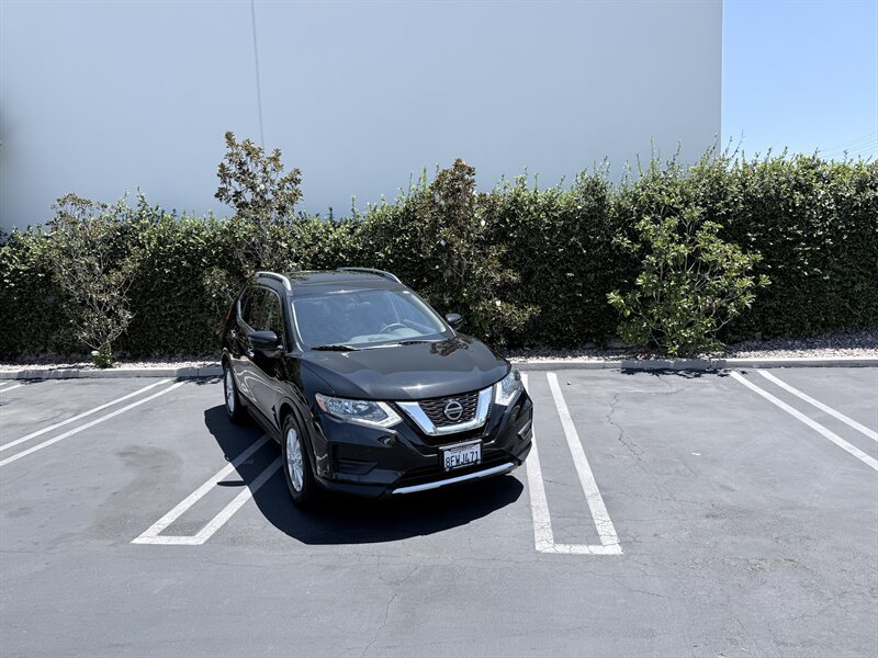 Used 2018 Nissan Rogue SV w/ Premium Package FWD image 3