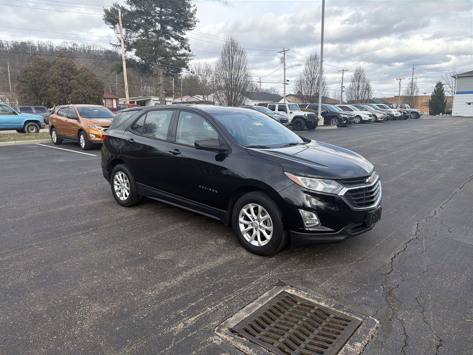 Used 2018 Chevrolet Equinox LS image 2
