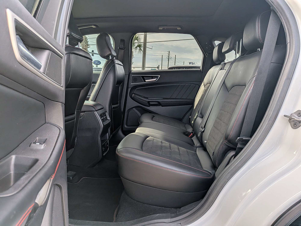 Used 2022 Ford Edge ST-Line w/ Class II Trailer Tow Package AWD/4WD image 14