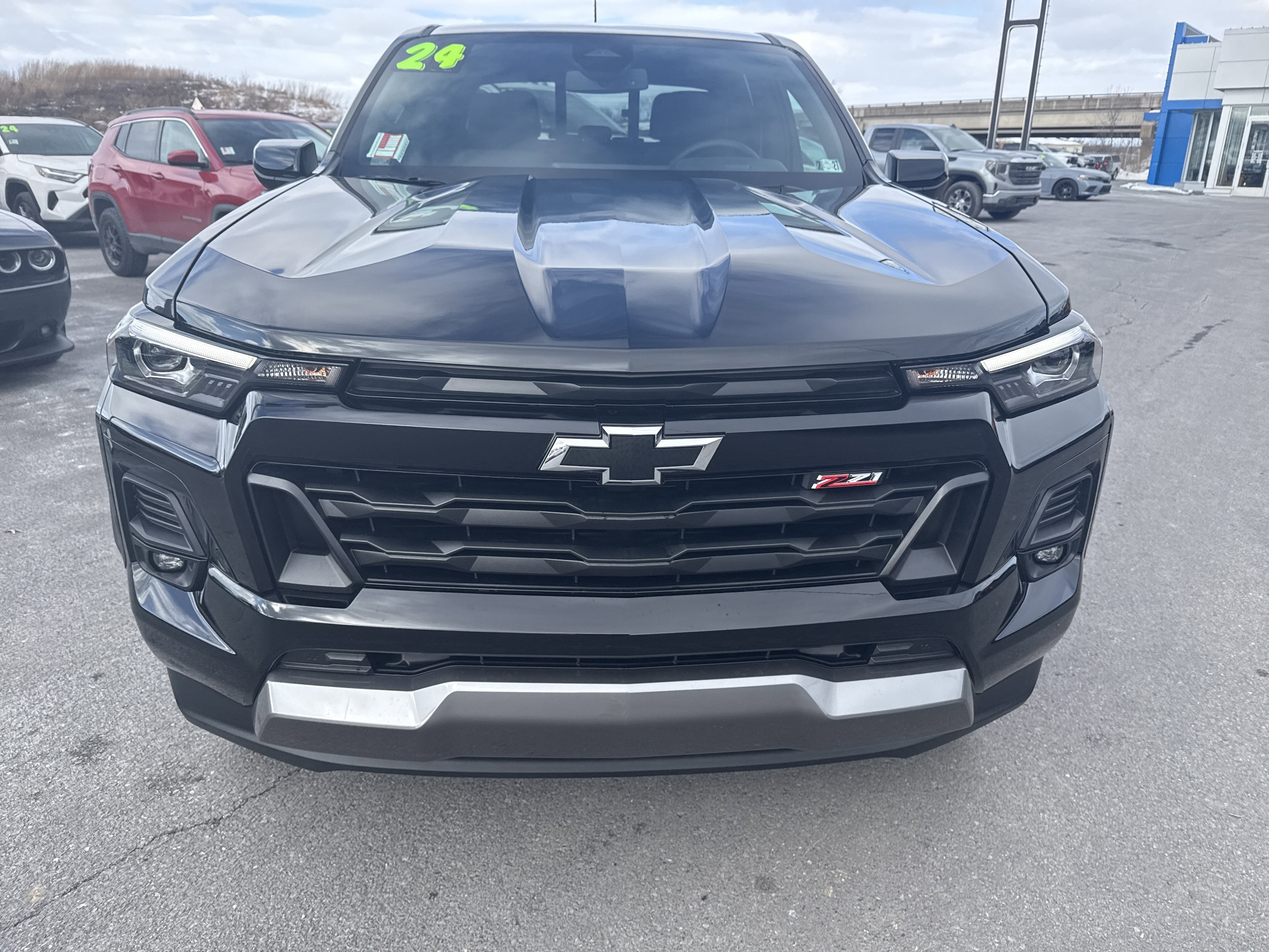 Used 2024 Chevrolet Colorado Z71 w/ Z71 Convenience Package 2 image 8
