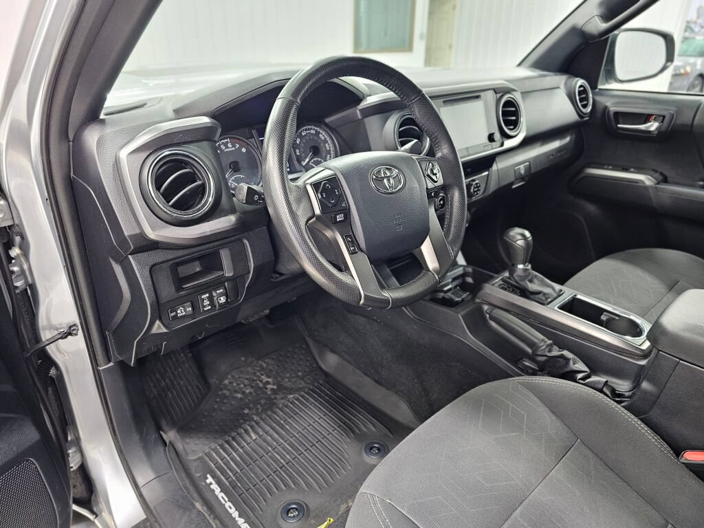 Used 2017 Toyota Tacoma TRD Sport w/ Tow Package (A/T) AWD/4WD image 26