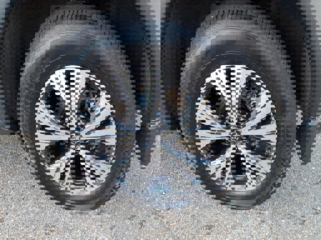 Certified 2022 Nissan Rogue SV image 7