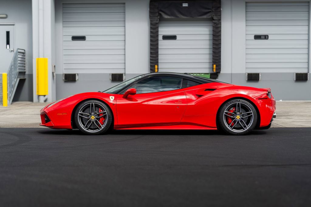 Used 2017 Ferrari 488 GTB image 9