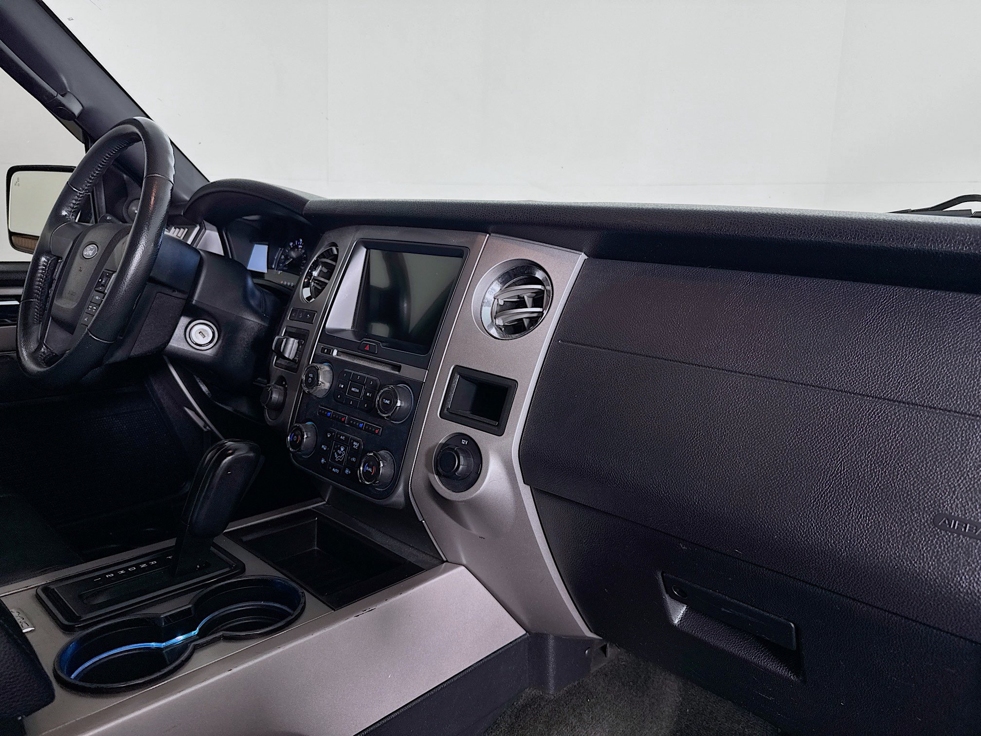 Used 2017 Ford Expedition XLT w/ Equipment Group 202A AWD/4WD image 27