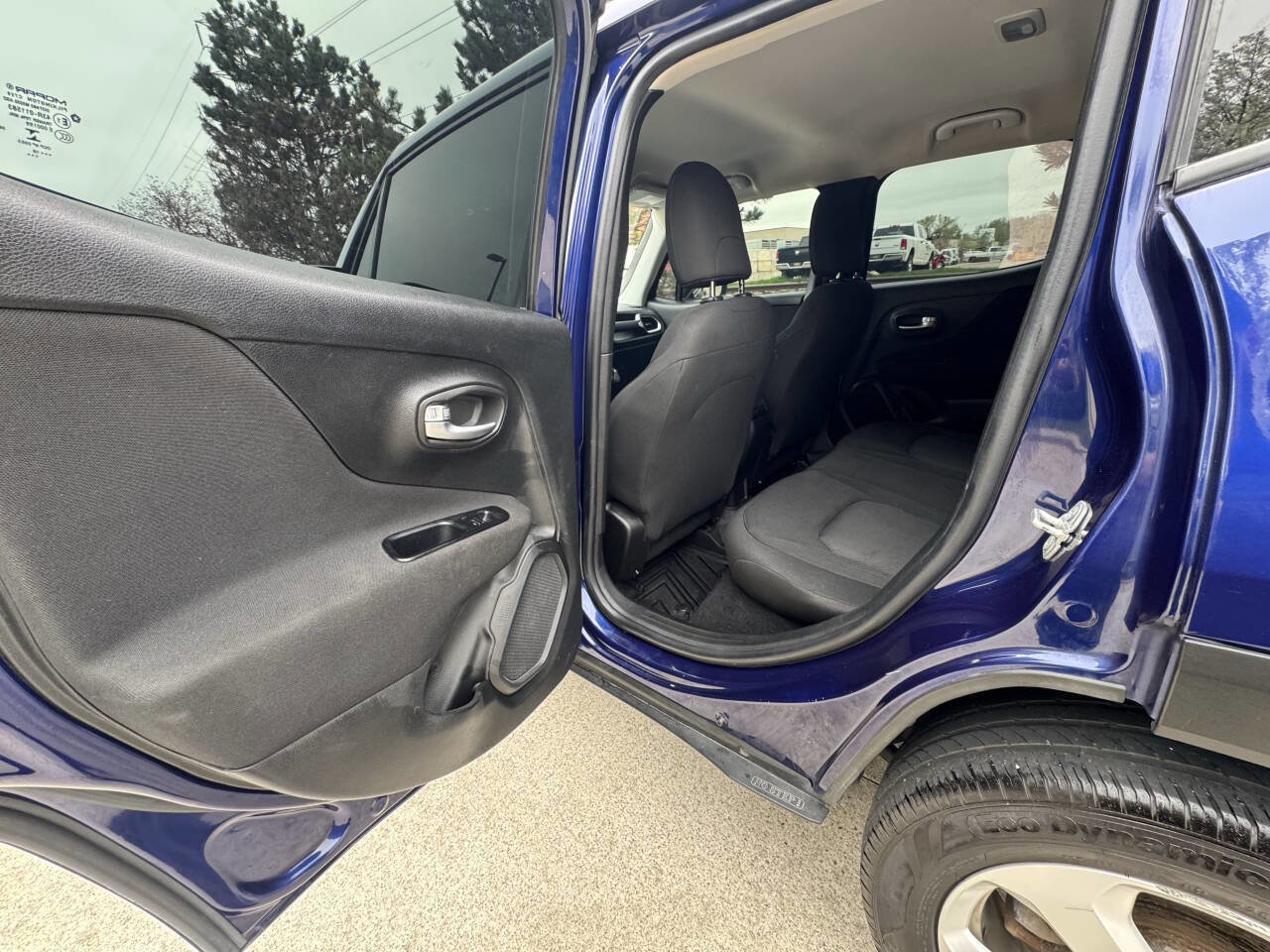 Used 2019 Jeep Renegade Sport FWD image 18