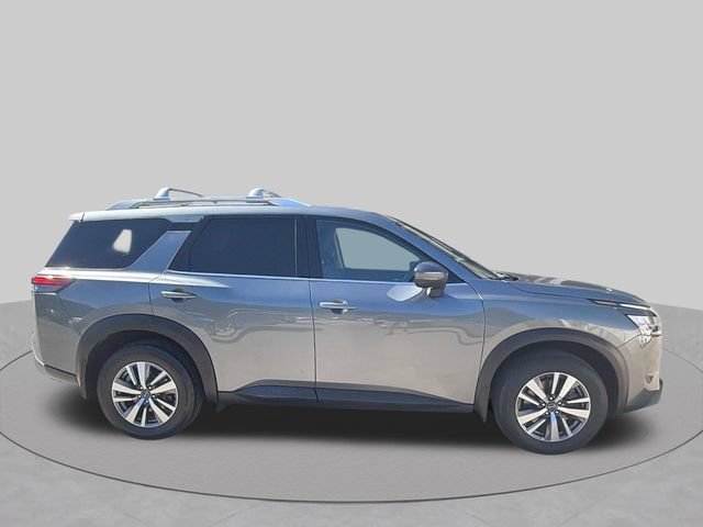 Used 2023 Nissan Pathfinder SL AWD/4WD image 2