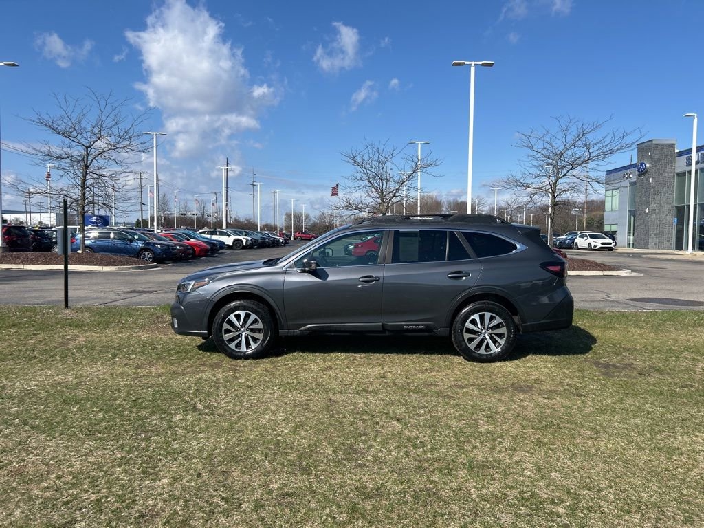 Used 2020 Subaru Outback Premium image 2