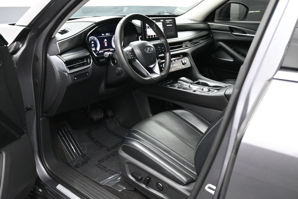 Used 2023 INFINITI QX60 Luxe w/ Cargo Package FWD image 2