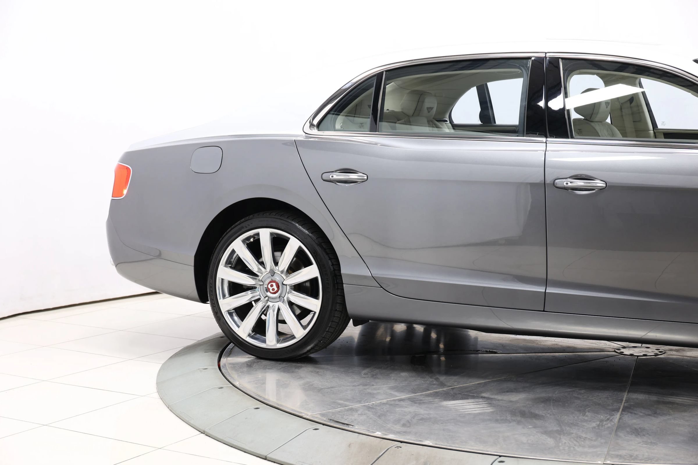 Used 2018 Bentley Flying Spur V8 AWD/4WD image 72