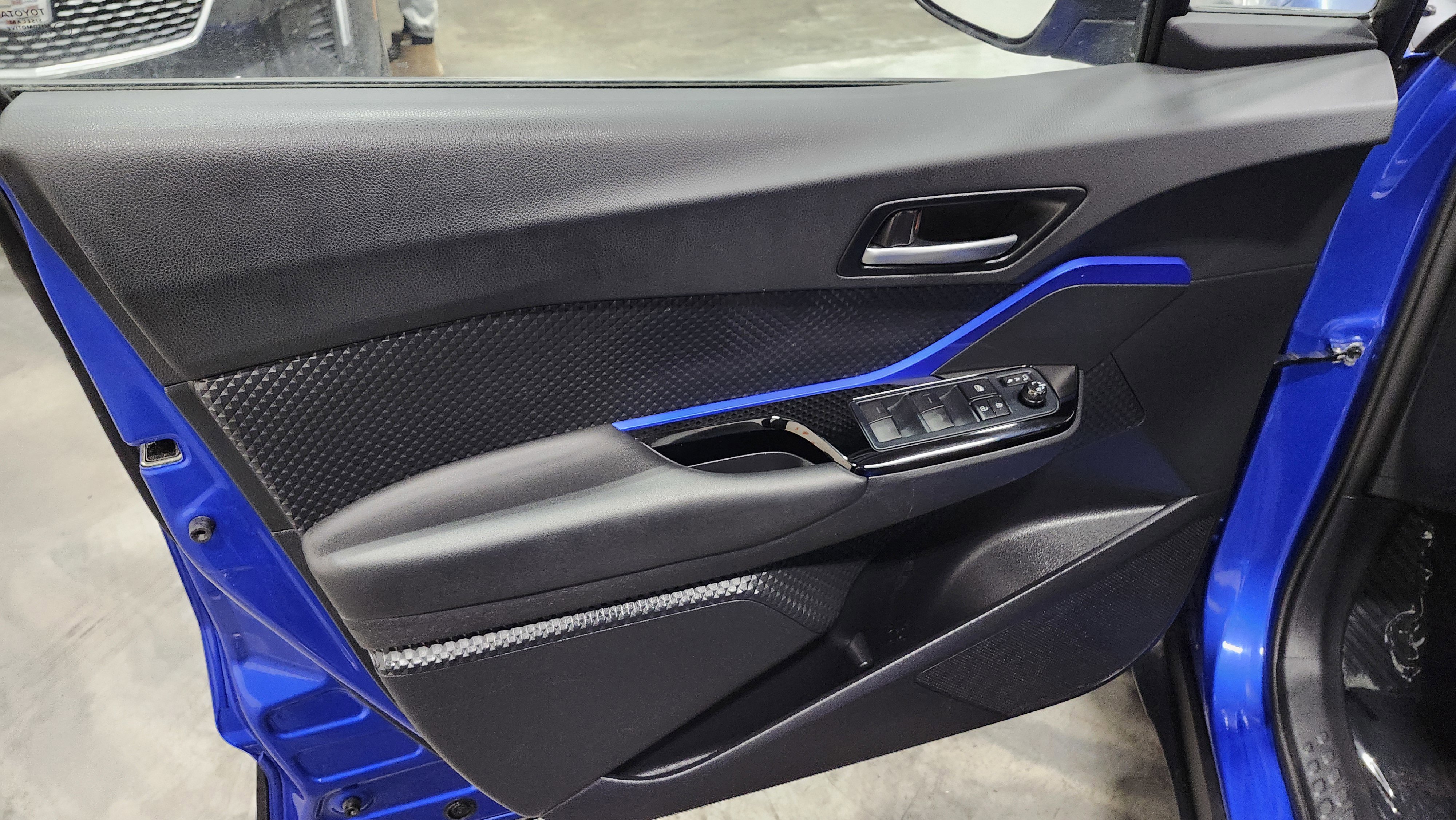 Used 2022 Toyota C-HR XLE image 20