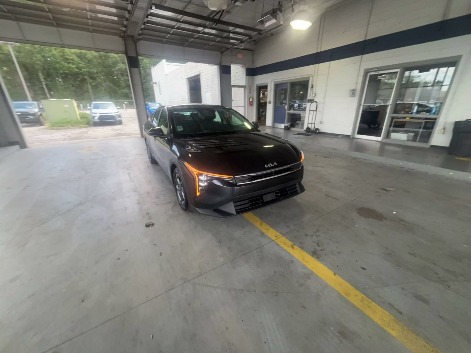 Used 2025 Kia K4 FWD image 3