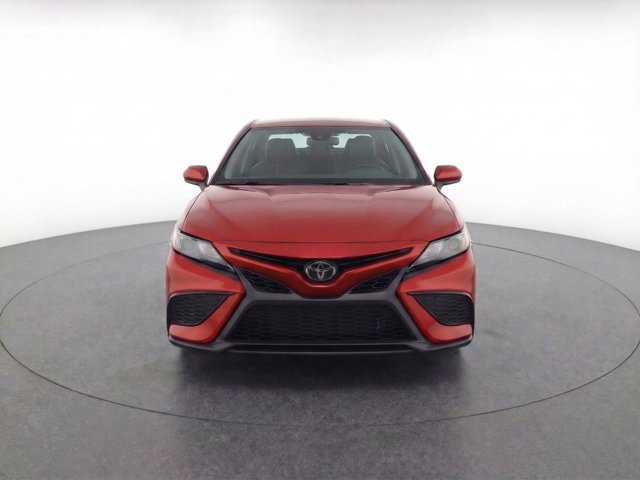 Used 2021 Toyota Camry SE video 2