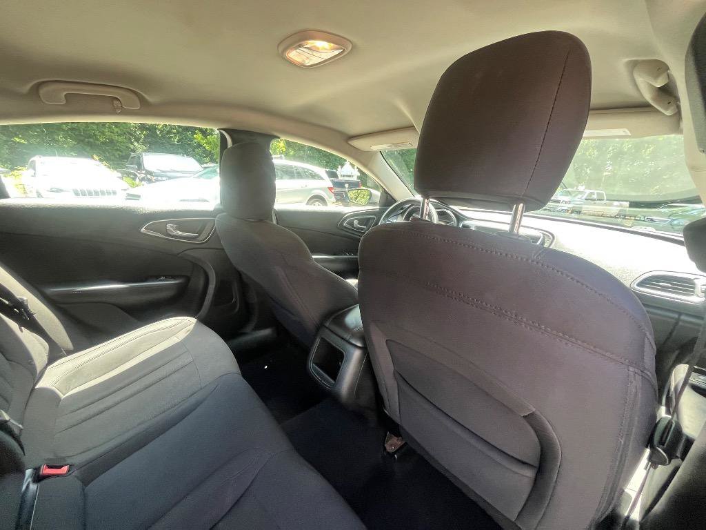 Used 2015 Chrysler 200 Limited FWD image 26