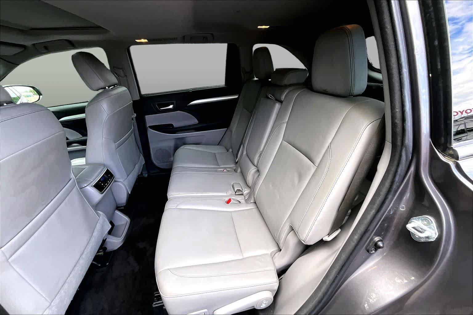 Used 2016 Toyota Highlander XLE AWD/4WD image 20