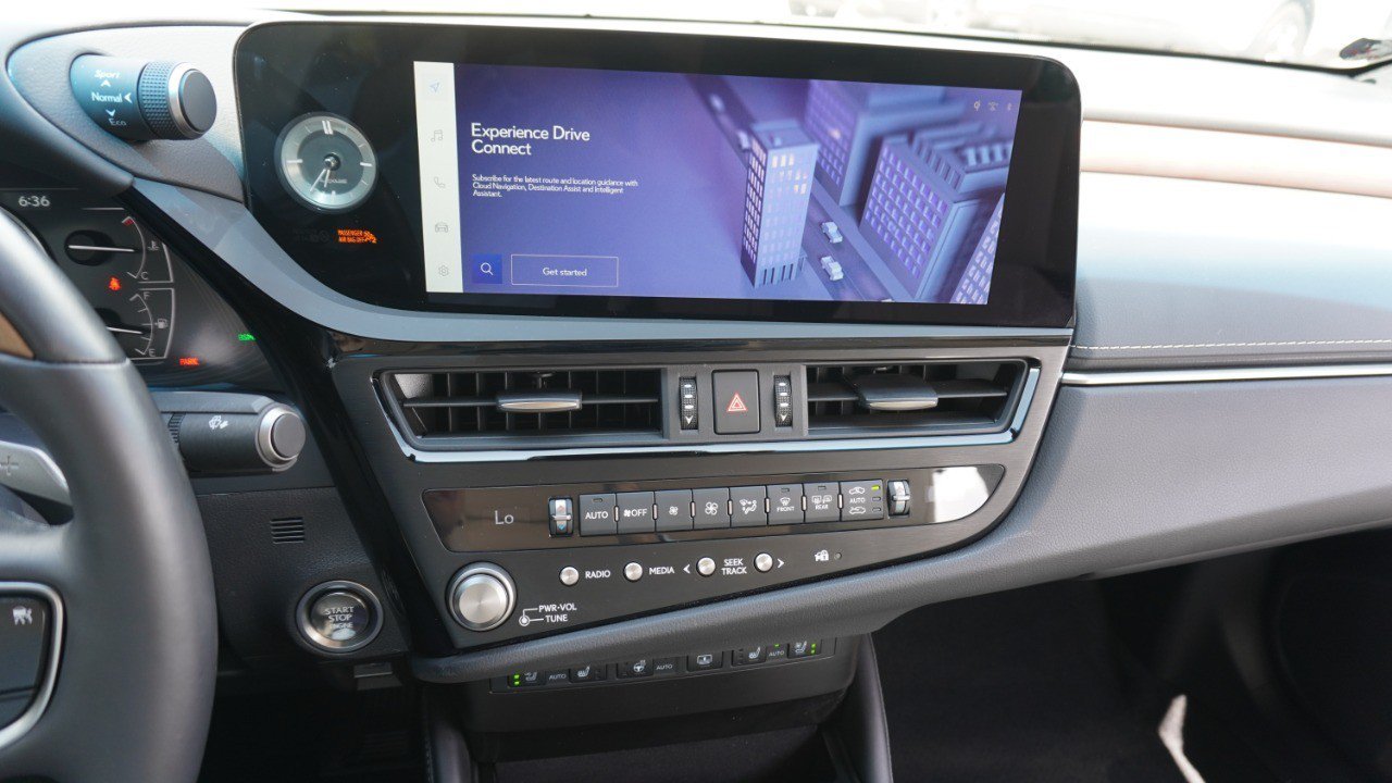 Certified 2025 Lexus ES 350 Ultra Luxury FWD image 16
