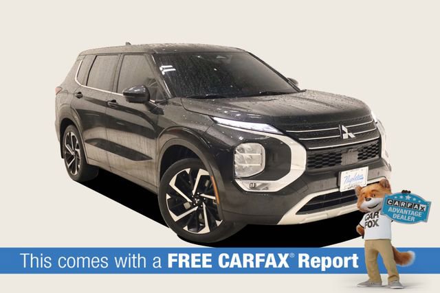 Used 2023 Mitsubishi Outlander SE image 2