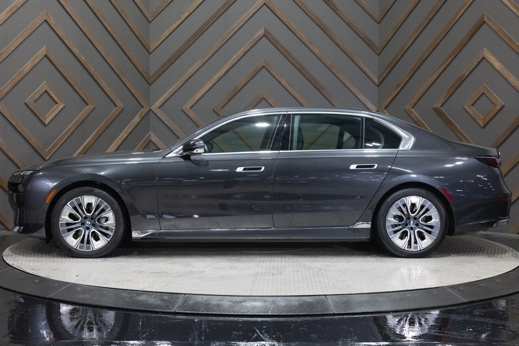 Used 2025 BMW i7 xDrive60 image 19