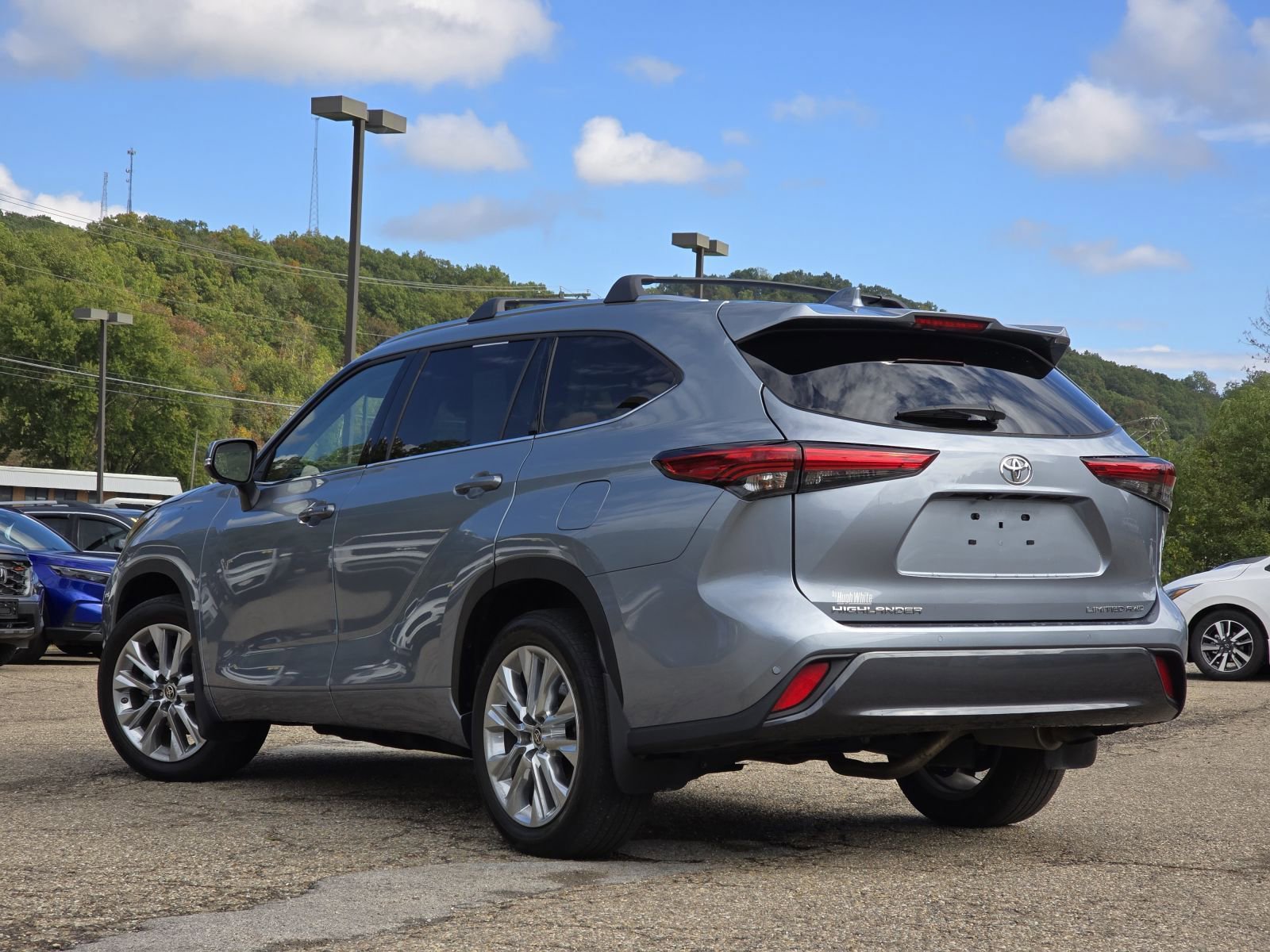 Used 2023 Toyota Highlander L image 13