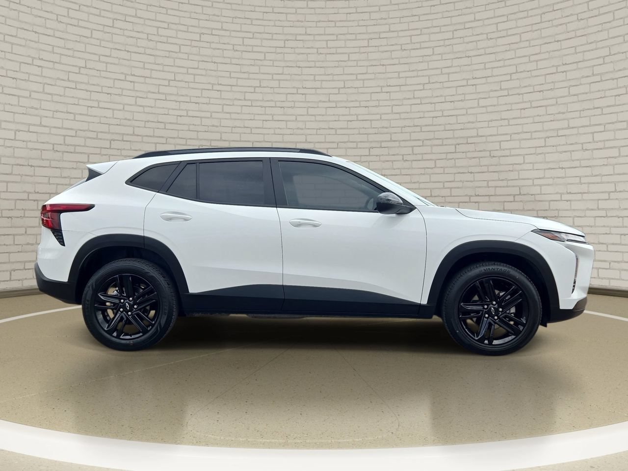 Used 2024 Chevrolet Trax ACTIV w/ Sunroof Package FWD image 4