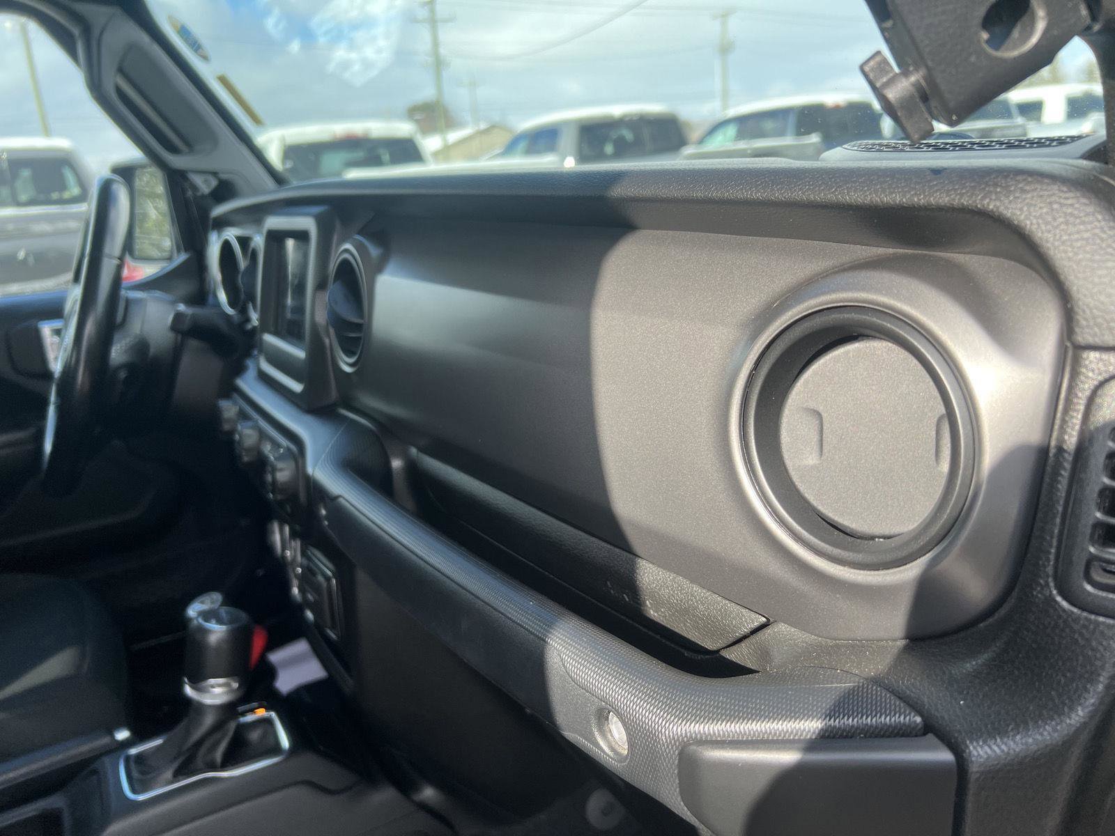 Used 2022 Jeep Gladiator Willys image 35