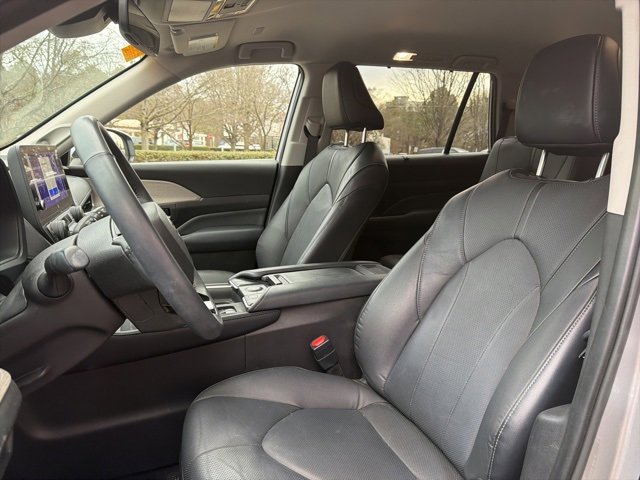 Used 2024 Toyota Grand Highlander Limited image 9