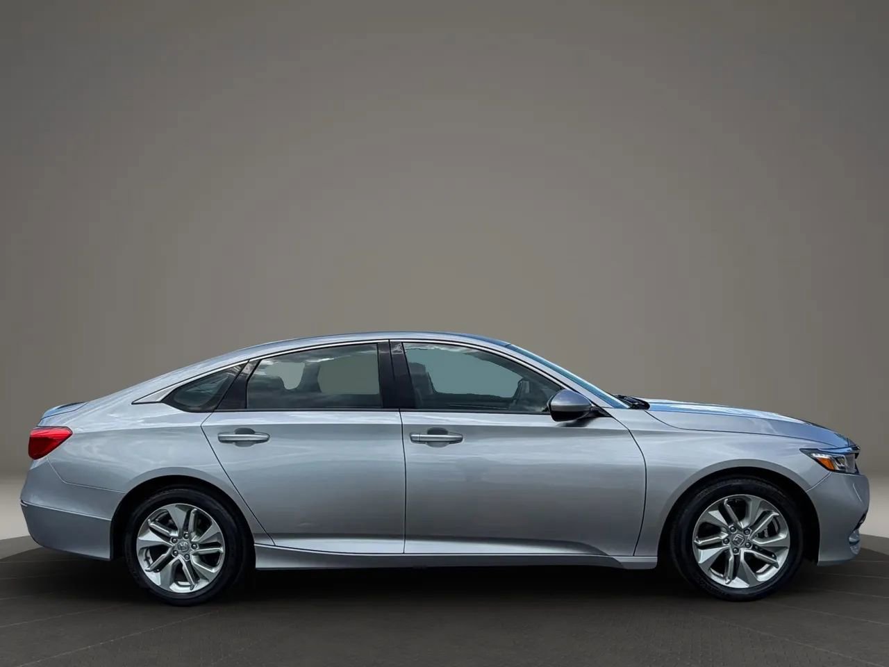Used 2019 Honda Accord LX image 5