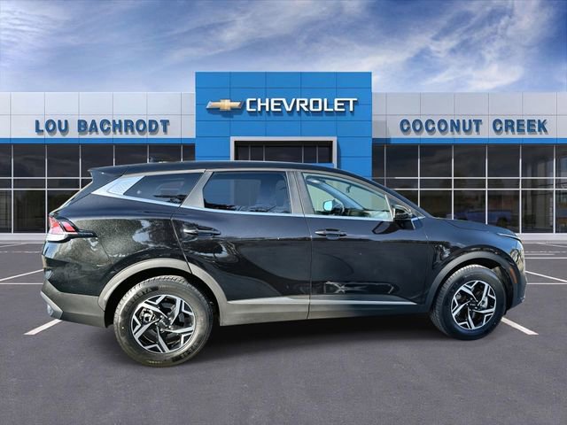 Used 2024 Kia Sportage LX image 9