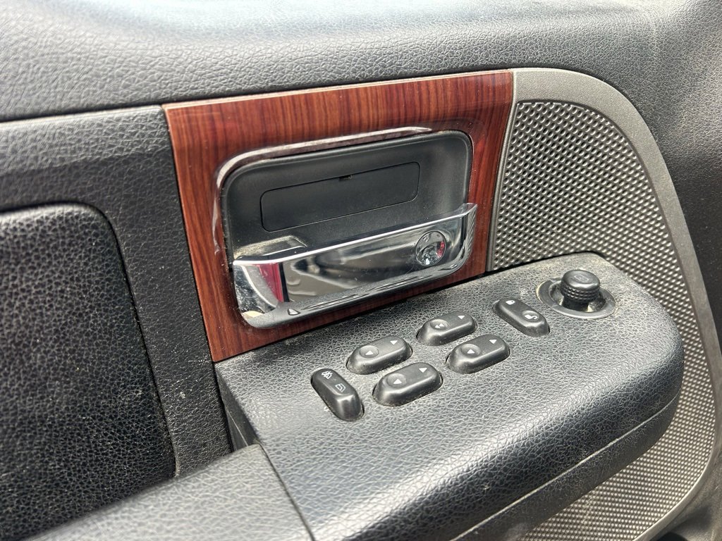 Used 2005 Ford F150 Lariat image 11