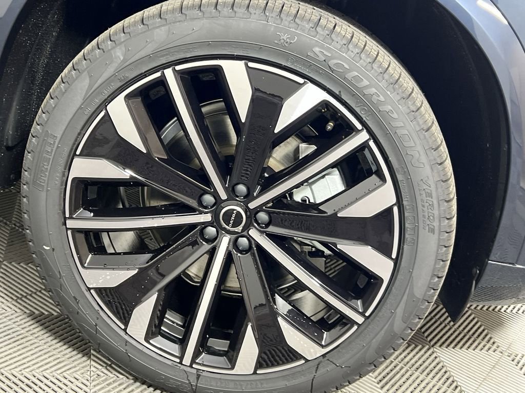 New 2026 Volvo XC90 B6 Ultra w/ Protection Package image 17