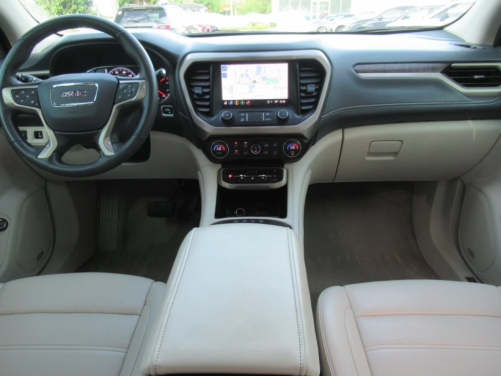 Used 2021 GMC Acadia Denali w/ Denali Technology Package FWD image 12