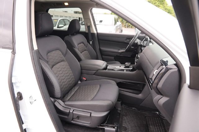 Certified 2025 Nissan Pathfinder SV w/ SV Premium Package FWD image 29