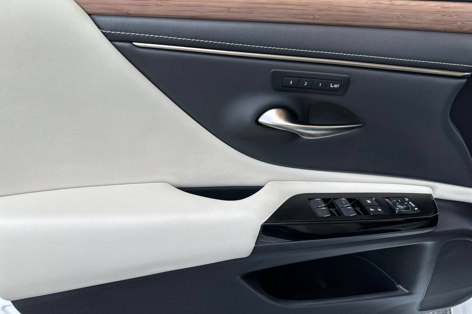 Certified 2023 Lexus ES 350 w/ Premium Package FWD image 12
