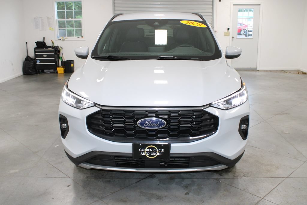 Used 2025 Ford Escape ST-Line Select w/ Class II Trailer Tow Package AWD/4WD image 3