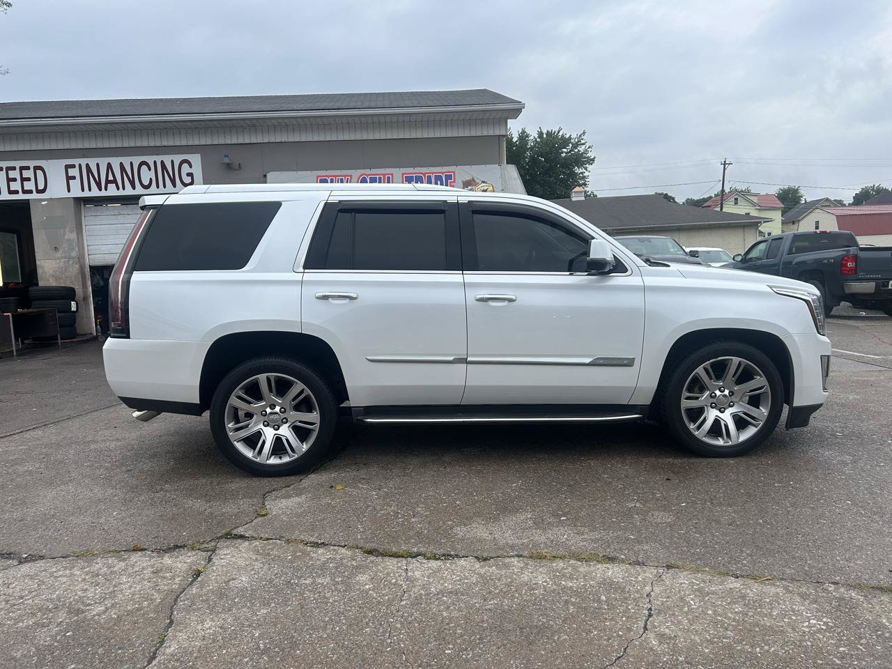 Used 2016 Cadillac Escalade Luxury AWD/4WD image 8