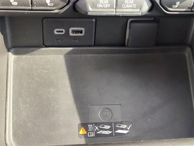 Used 2024 Chevrolet Tahoe Z71 w/ Luxury Package image 21