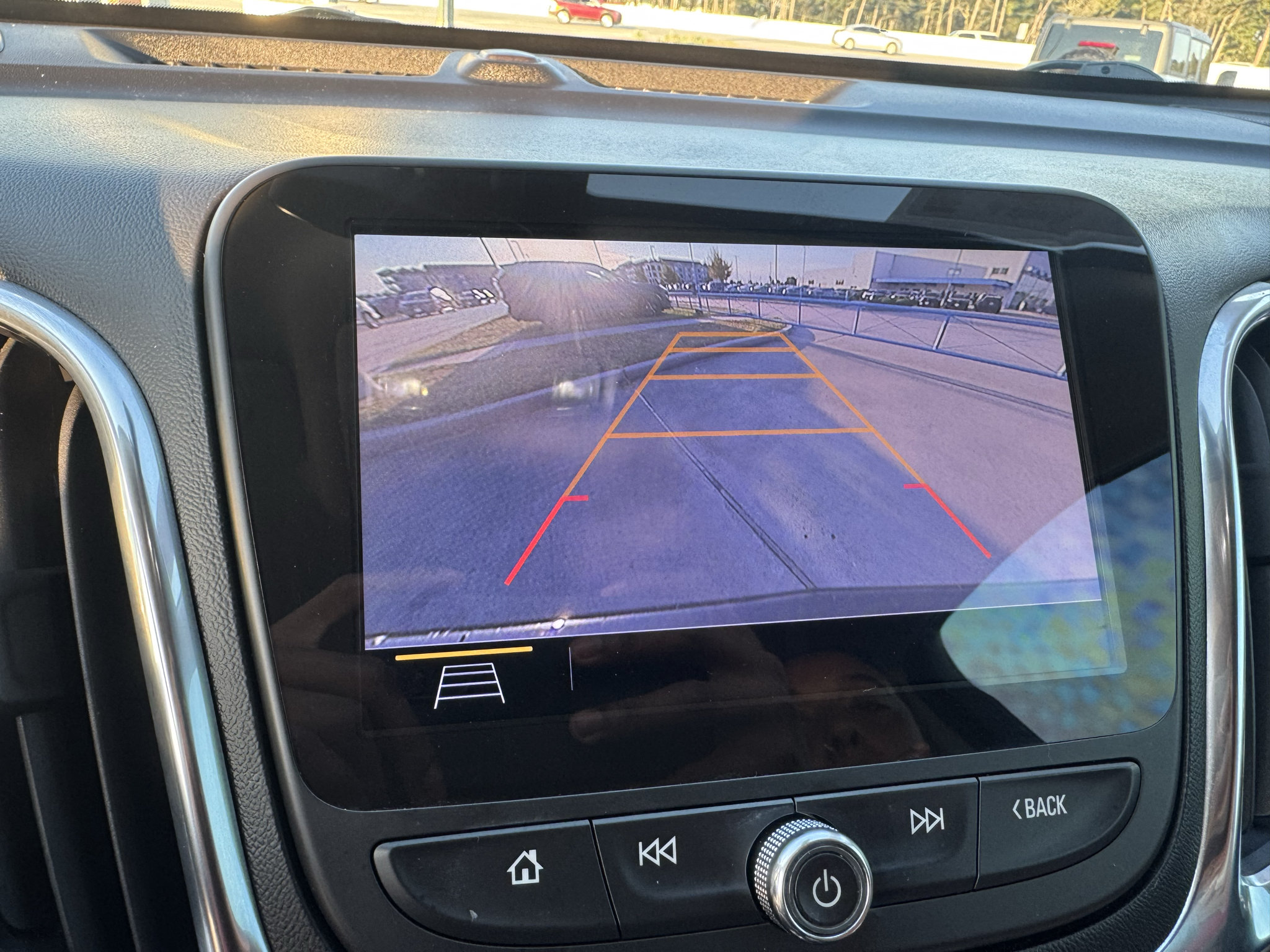 Used 2021 Chevrolet Equinox LT FWD image 14