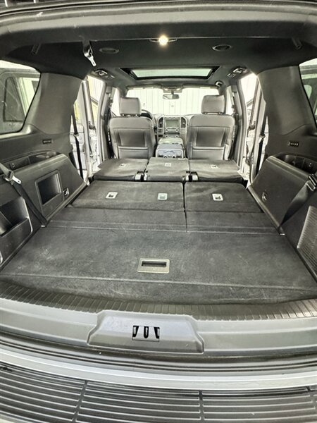 Used 2018 Ford Expedition XLT w/ Equipment Group 202A AWD/4WD image 14