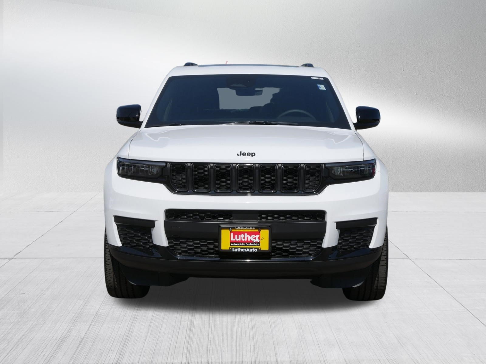 Used 2025 Jeep Grand Cherokee L Altitude AWD/4WD image 2