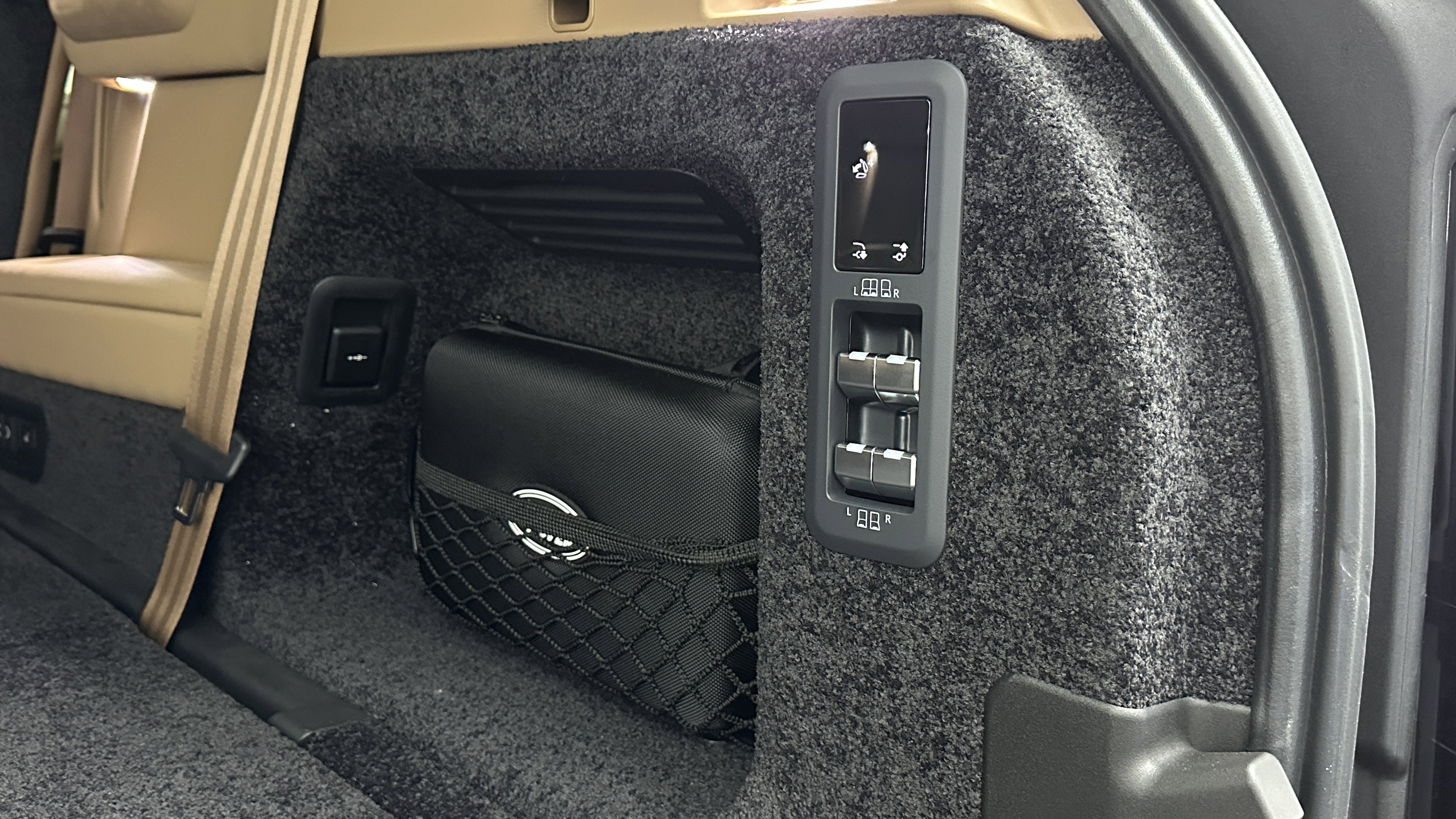 Used 2025 Land Rover Range Rover Long Wheelbase SE image 36