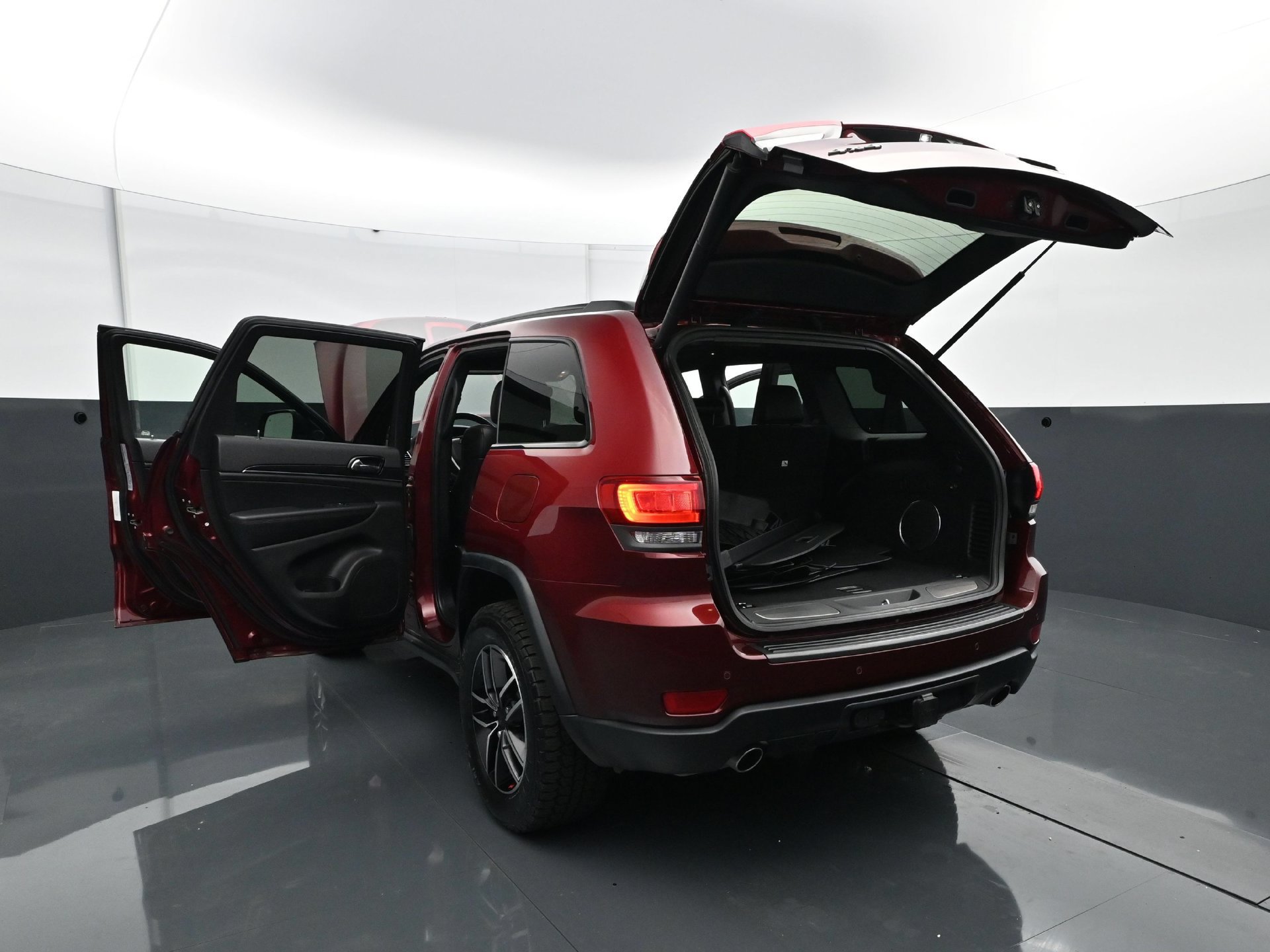 Used 2021 Jeep Grand Cherokee Trailhawk w/ Trailhawk Luxury Group AWD/4WD image 16