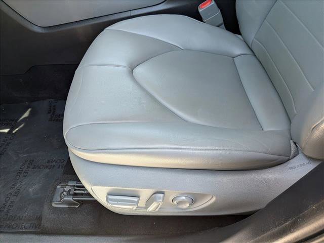 Used 2020 Toyota Highlander XLE AWD/4WD image 10