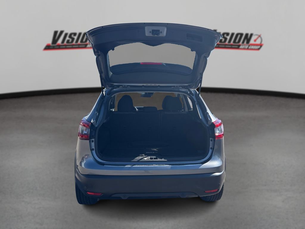 Used 2020 Nissan Rogue Sport SV image 11
