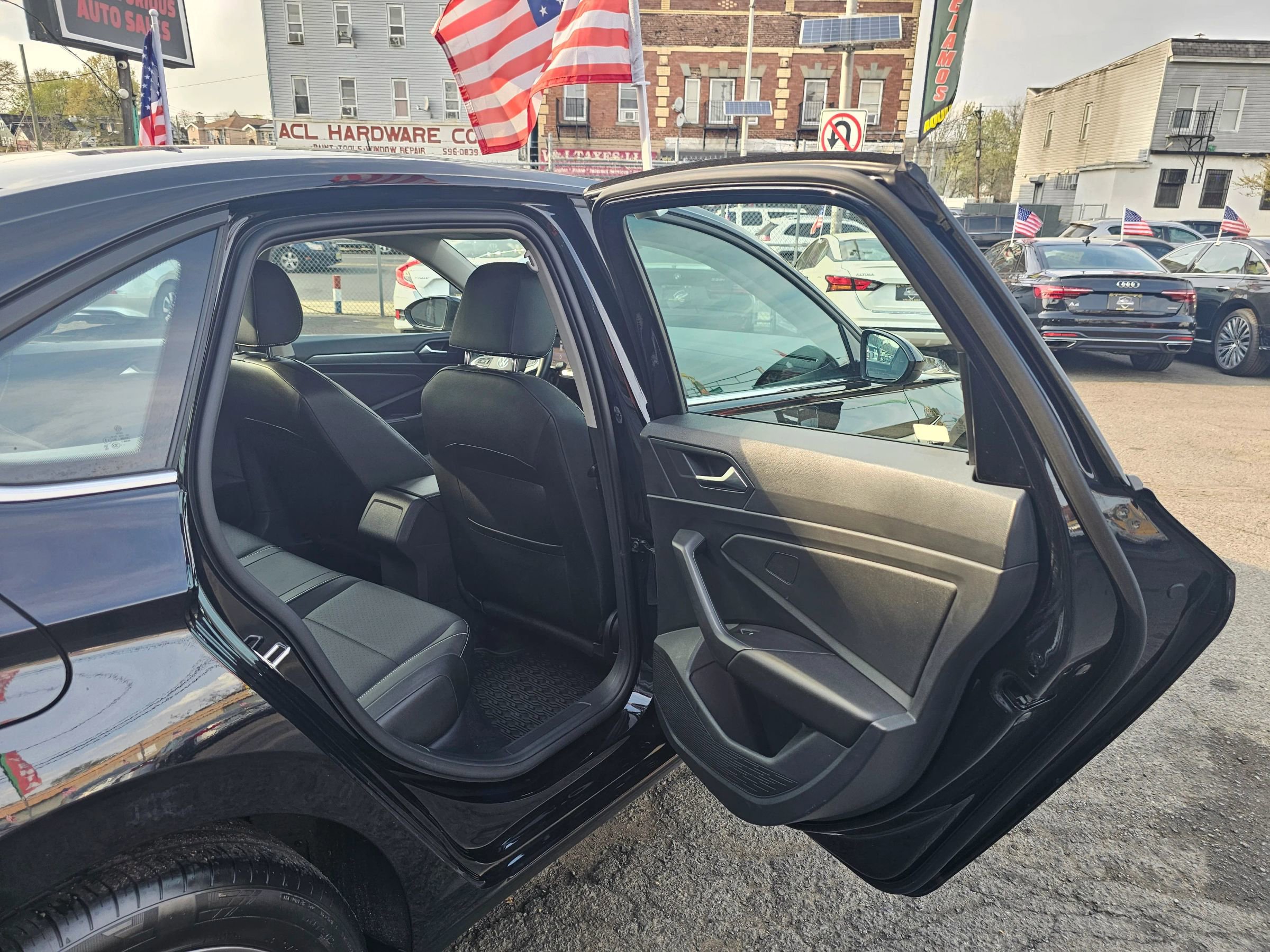 Used 2022 Volkswagen Jetta SE image 12