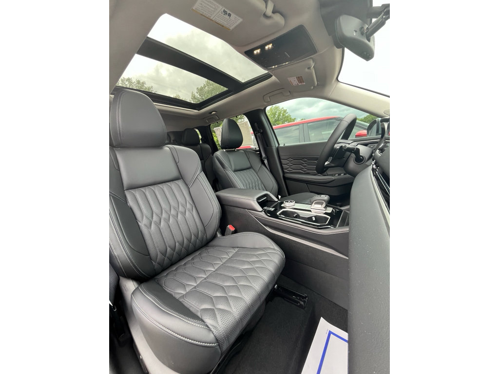New 2026 Mitsubishi Outlander SEL FWD image 10