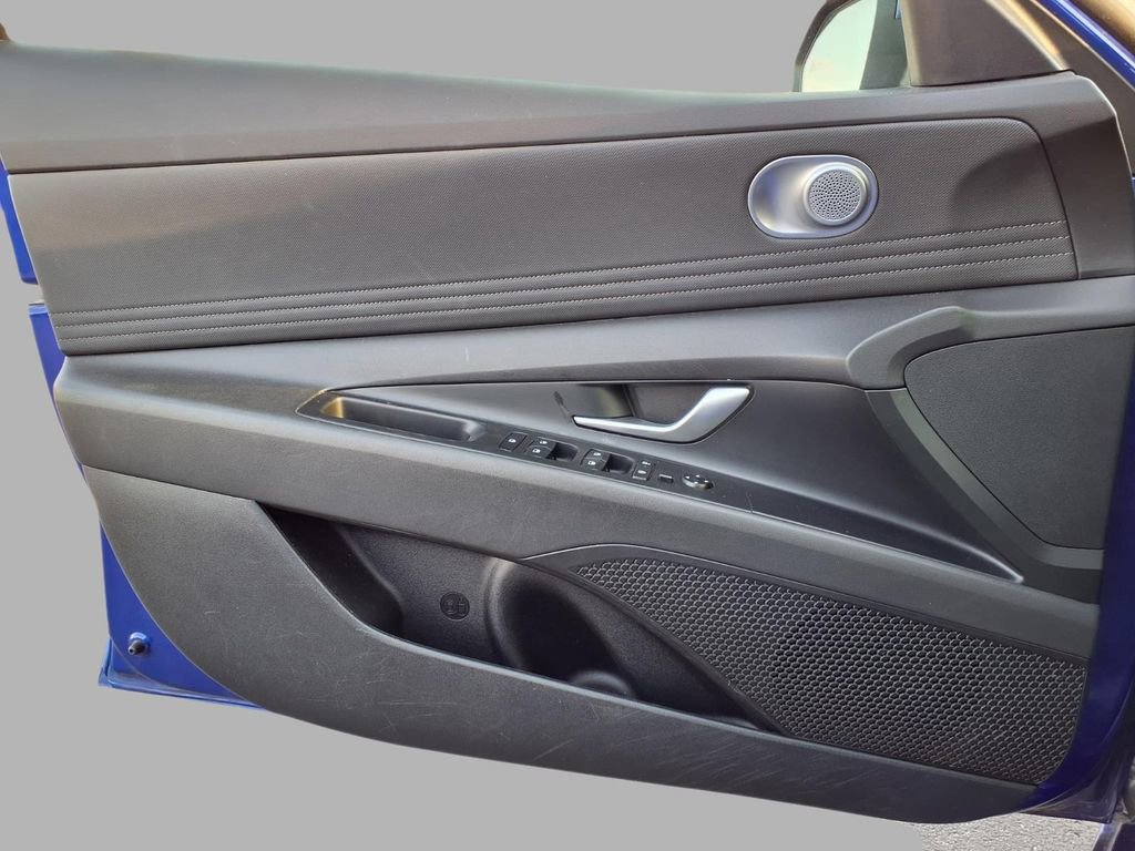Used 2025 Hyundai Elantra SEL FWD image 18