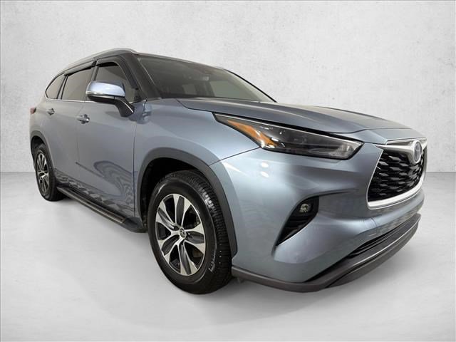 Used 2022 Toyota Highlander XLE FWD image 1