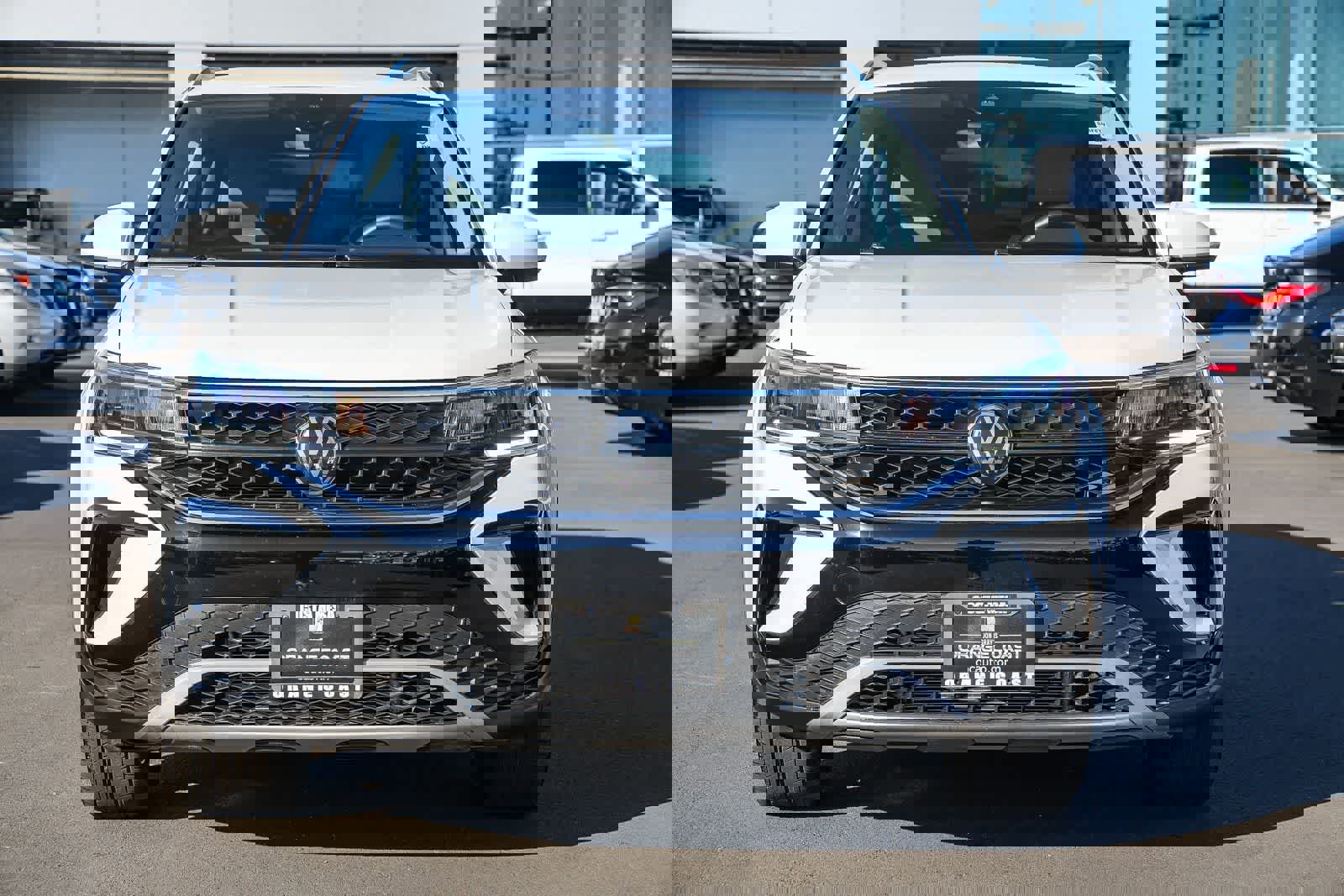 Used 2024 Volkswagen Taos SE image 2